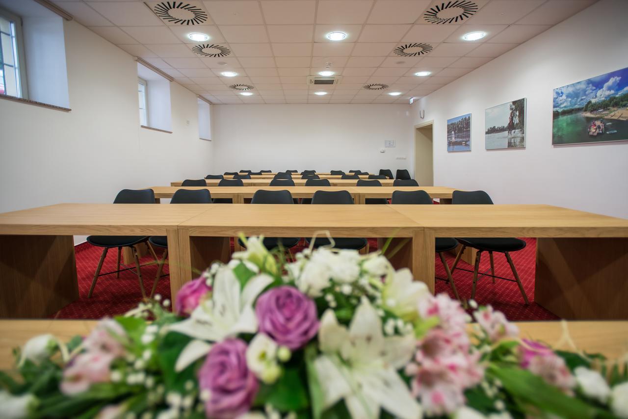 Lukac Hotel Kurija Jankovic מראה חיצוני תמונה